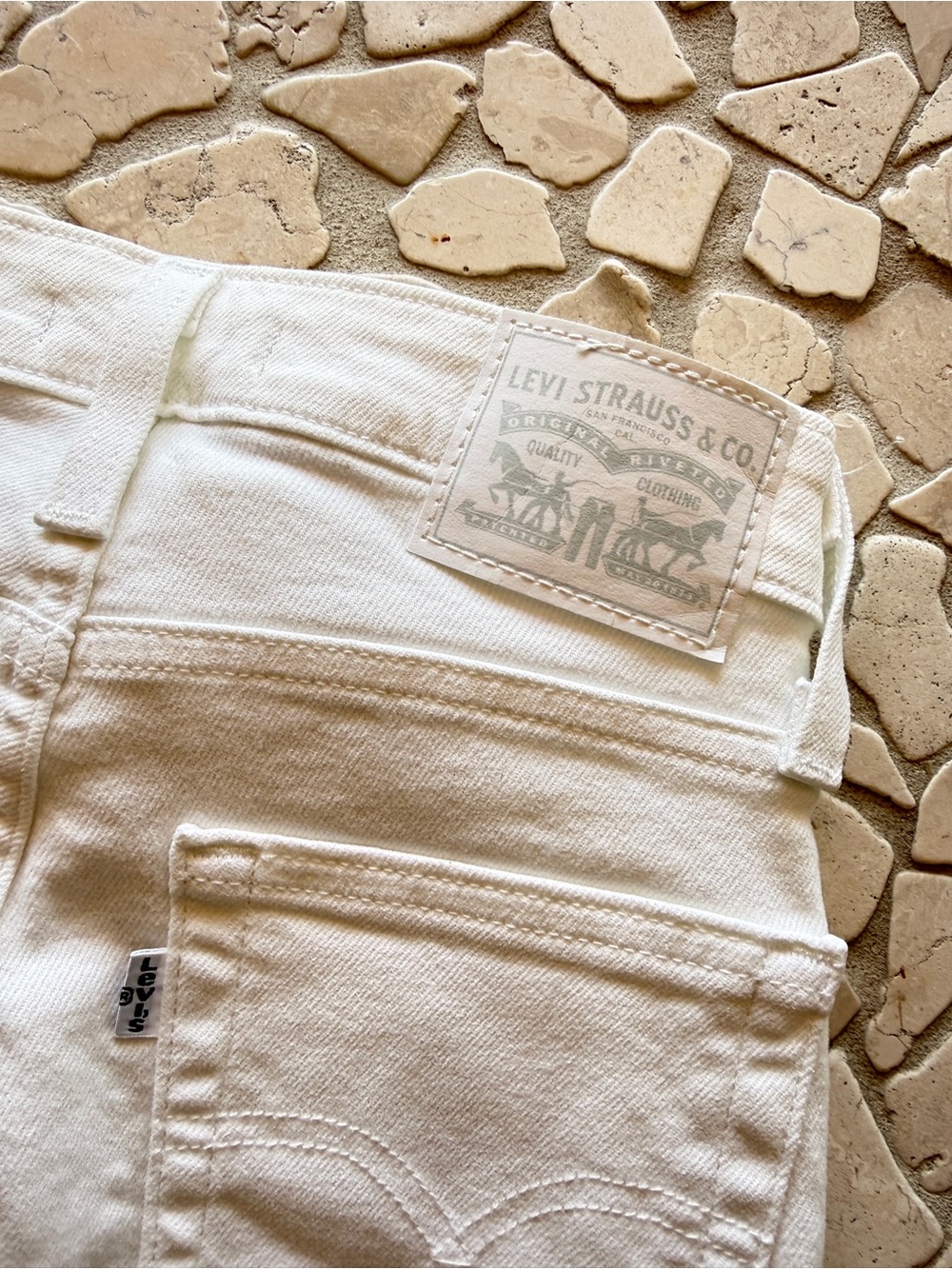 New Levi’s 725 High-Rise Bootcut Jeans - Picture 10 of 11